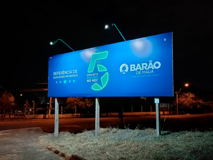 Outdoor decorado com led em Ribeirão Preto, feito pelo Nobile.