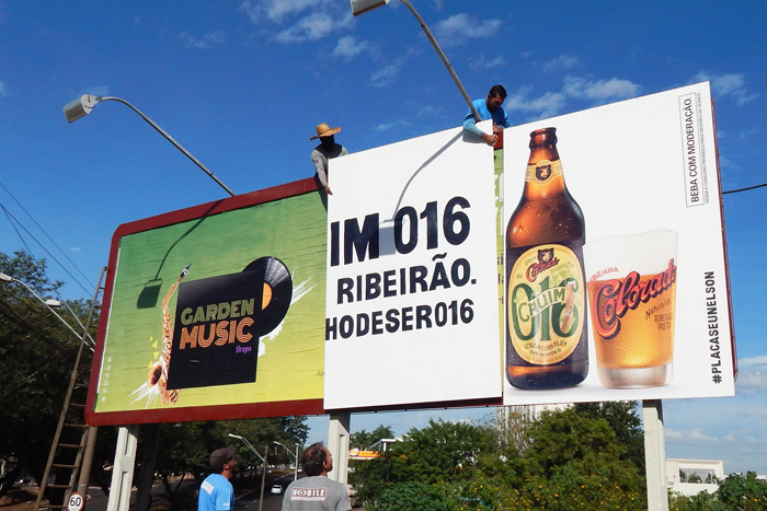 Instalação de outdoor realizada pela equipe Nobile em Ribeirão Preto.