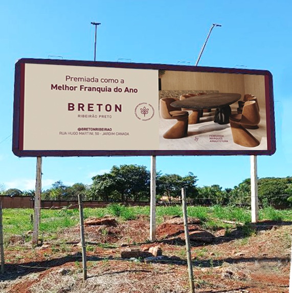 Outdoor de papel feito pelo Nobile em Ribeirão Preto para marca de móveis Breton.