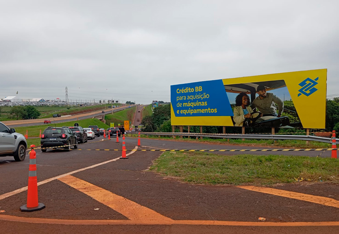 Painel rodoviário Nobile, em pista que vai para a Agrishow em Ribeirão Preto.