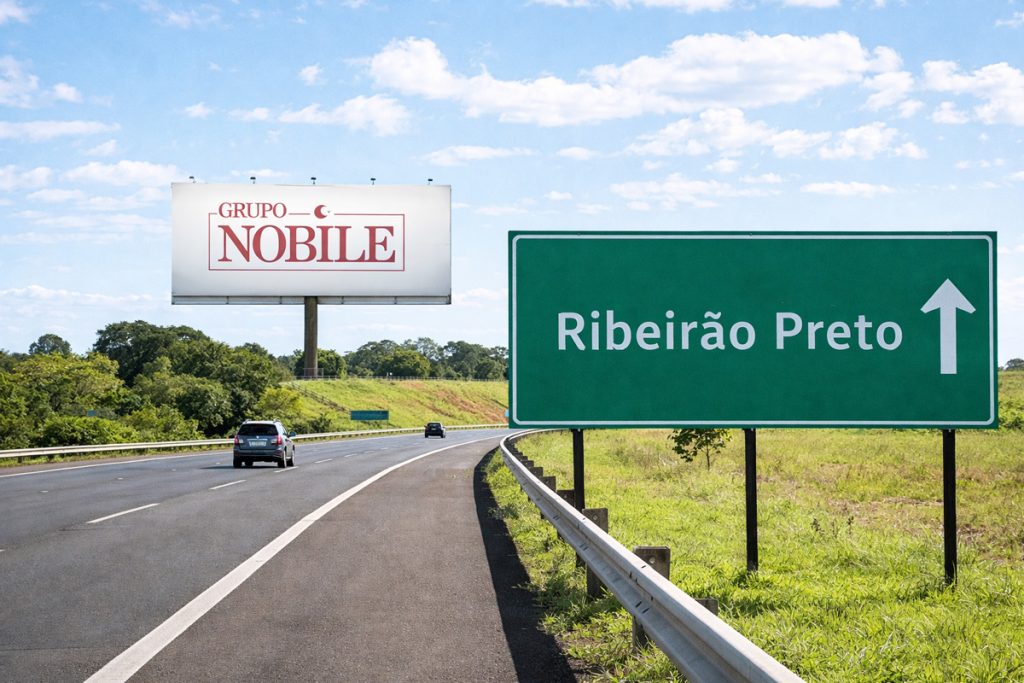 Estrada pública com placa de Ribeirão Preto e um outdoor do Nobile ao fundo