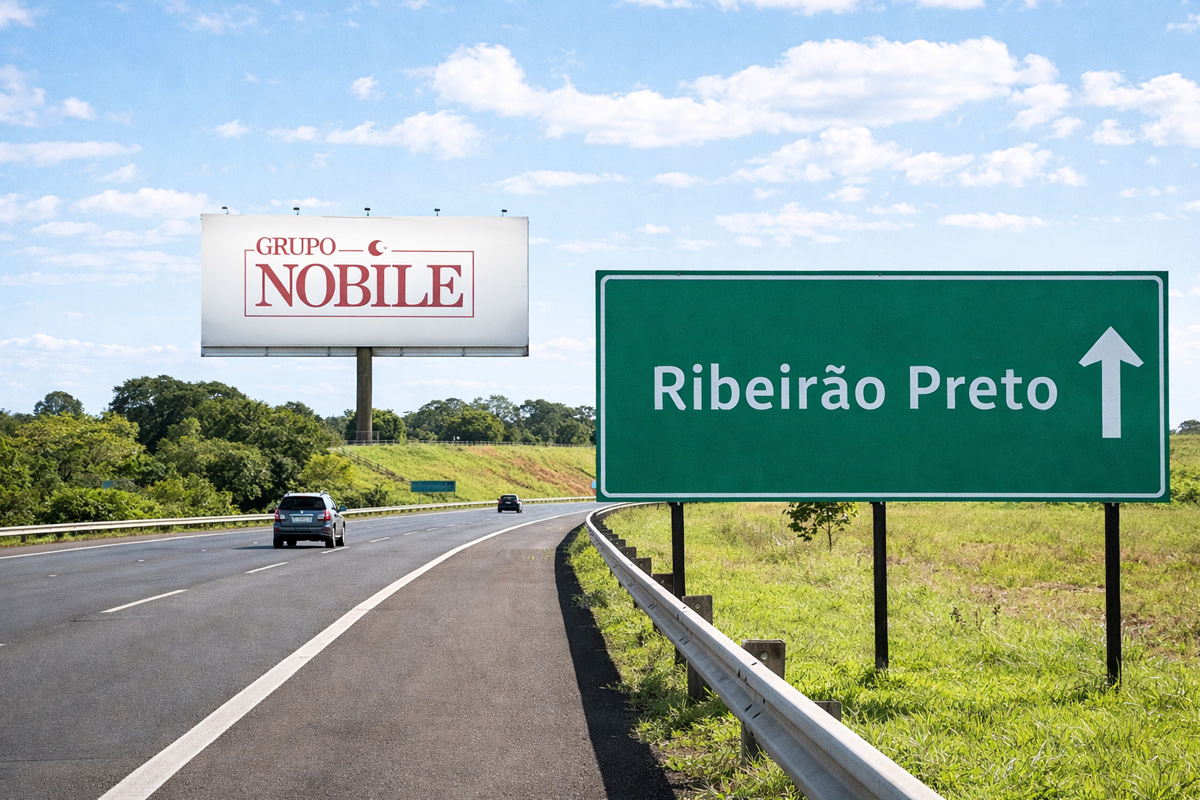 Estrada pública com placa de Ribeirão Preto e um outdoor do Nobile ao fundo