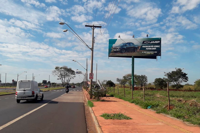 Outdoor do Grupo Nobile próximo ao aeroporto de Ribeirão Preto